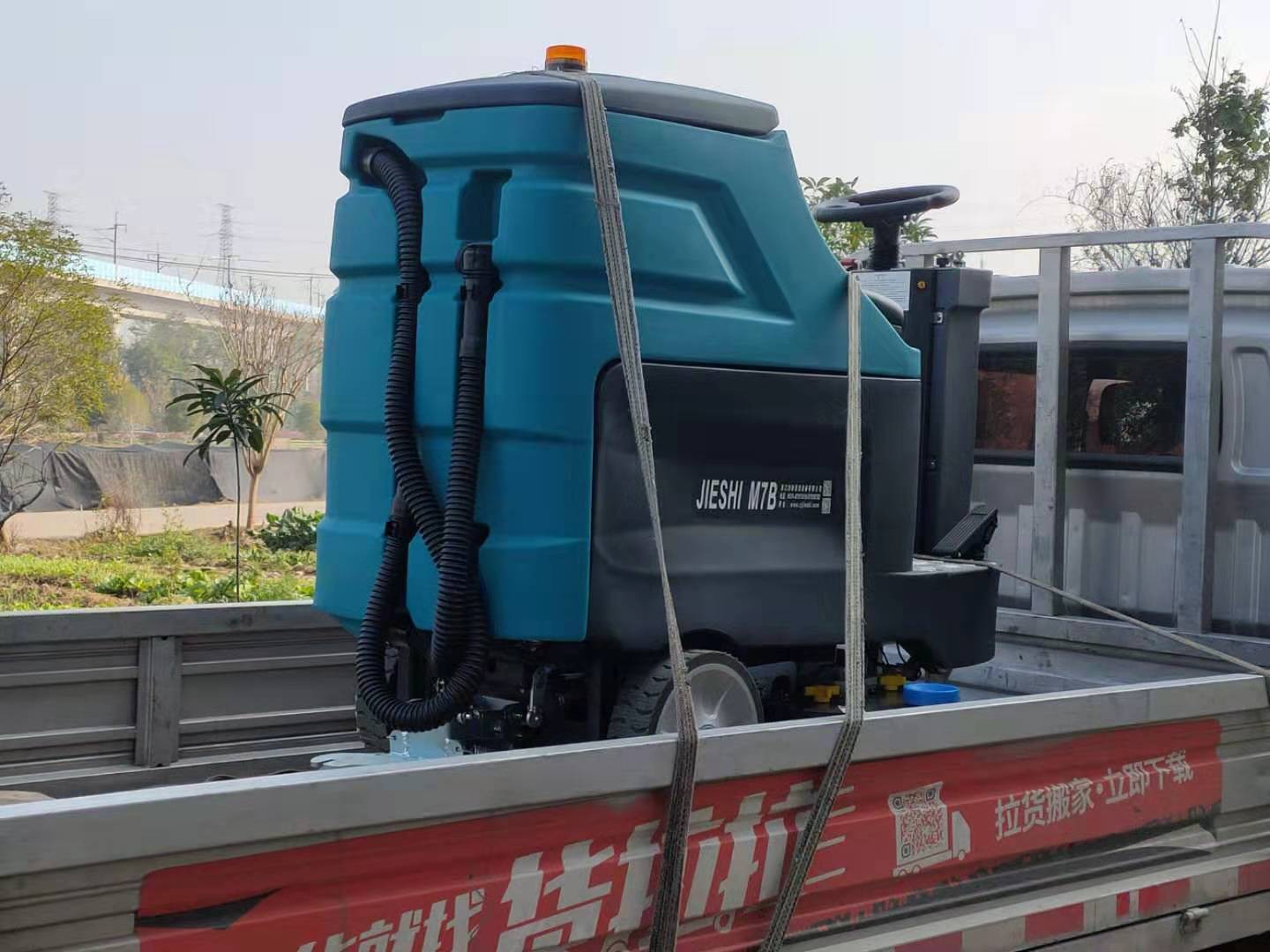 洁士M7B双刷驾驶式洗地机入住金华天铂