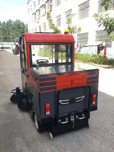 洁士M10A全封闭驾驶式扫地车/电动驾驶式扫地机(2)