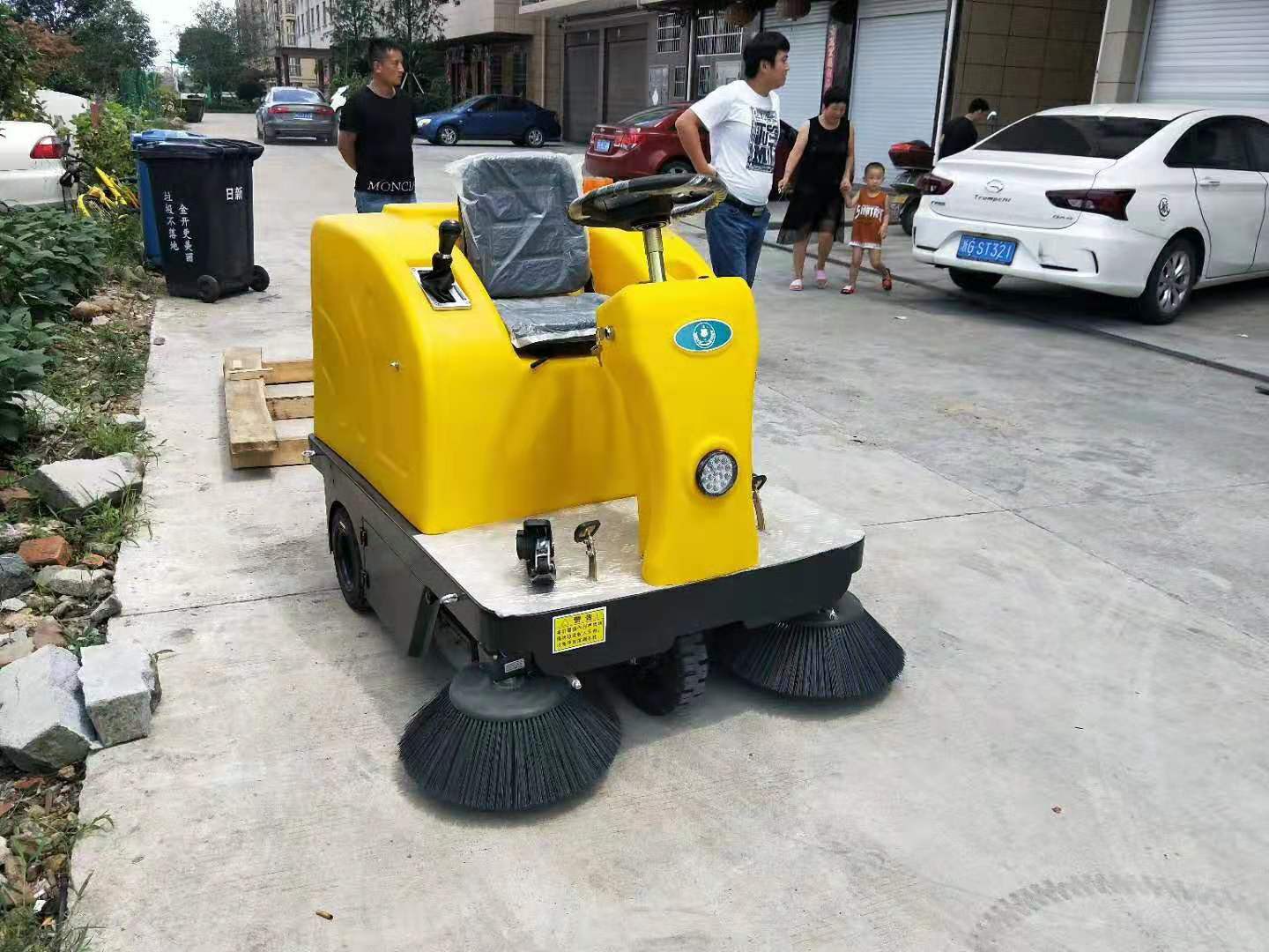 洁士M4驾驶式扫地机，洁士M4电动驾驶式扫地机，洁士M4驾驶式扫地车，洁士M4电动驾驶式扫地车