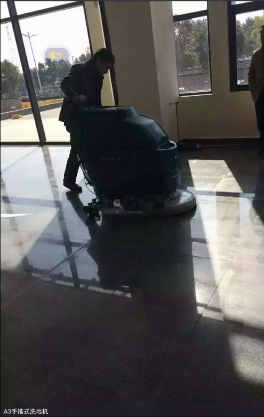 洁驰A3手推式洗地机，洁驰A3电动洗地机，洁驰A3电瓶式洗地机，洁驰A3洗地吸干机