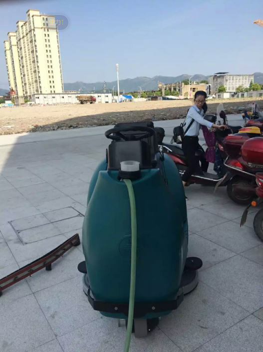 BA530BT手推式洗地机，BA900BT驾驶式双刷全自动洗地吸干机