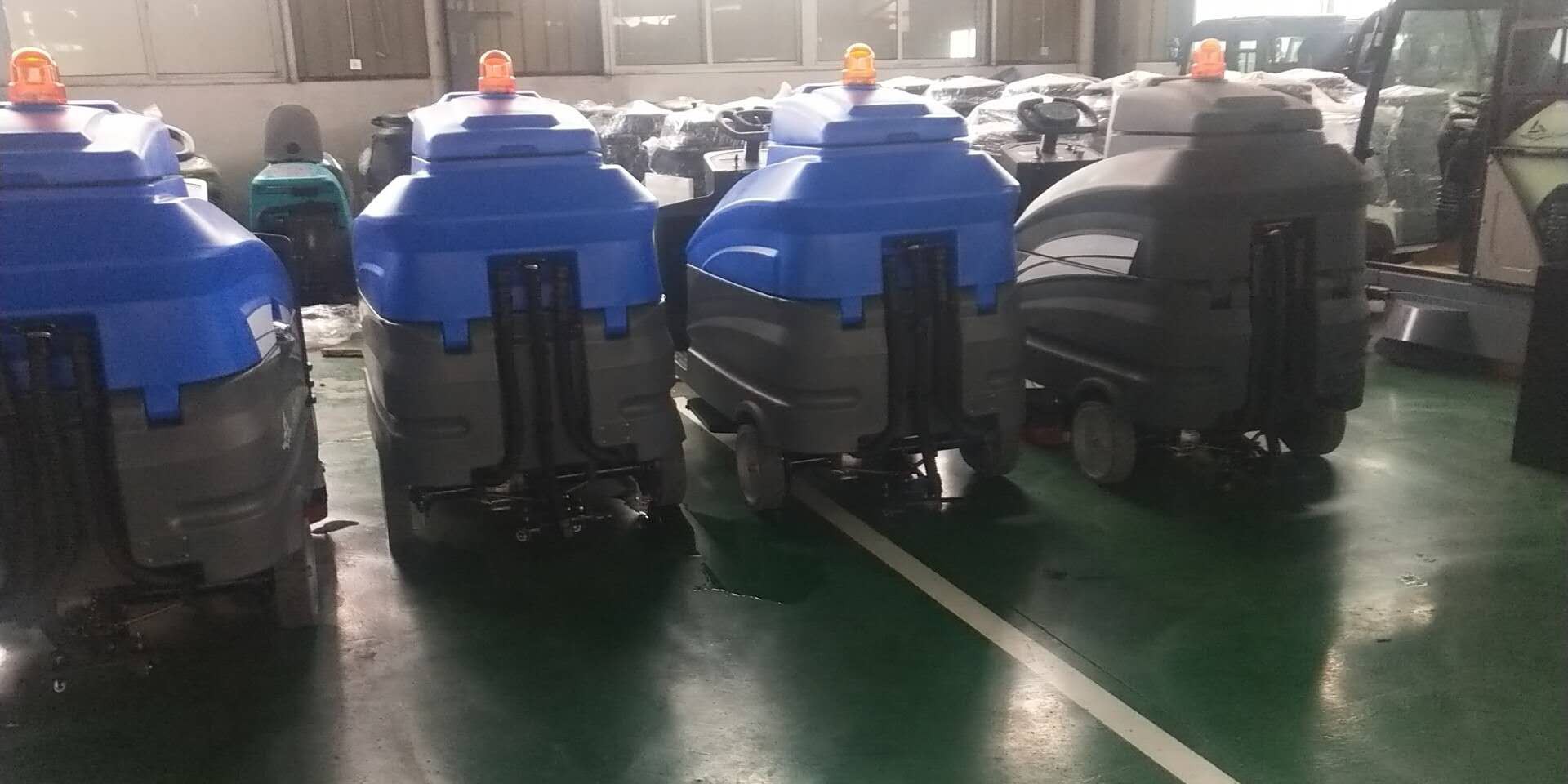 洁士AM1580TM超大型双刷驾驶式洗地机/电动双刷驾驶式洗地吸干机