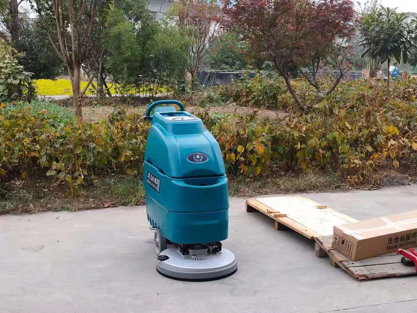 M3手推式电瓶洗地机_手推式洗地吸干机