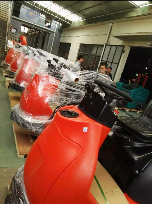 洁驰BA850BT驾驶式洗地机，洁驰BA900BT驾驶式洗地机，洁驰驾驶式洗地机