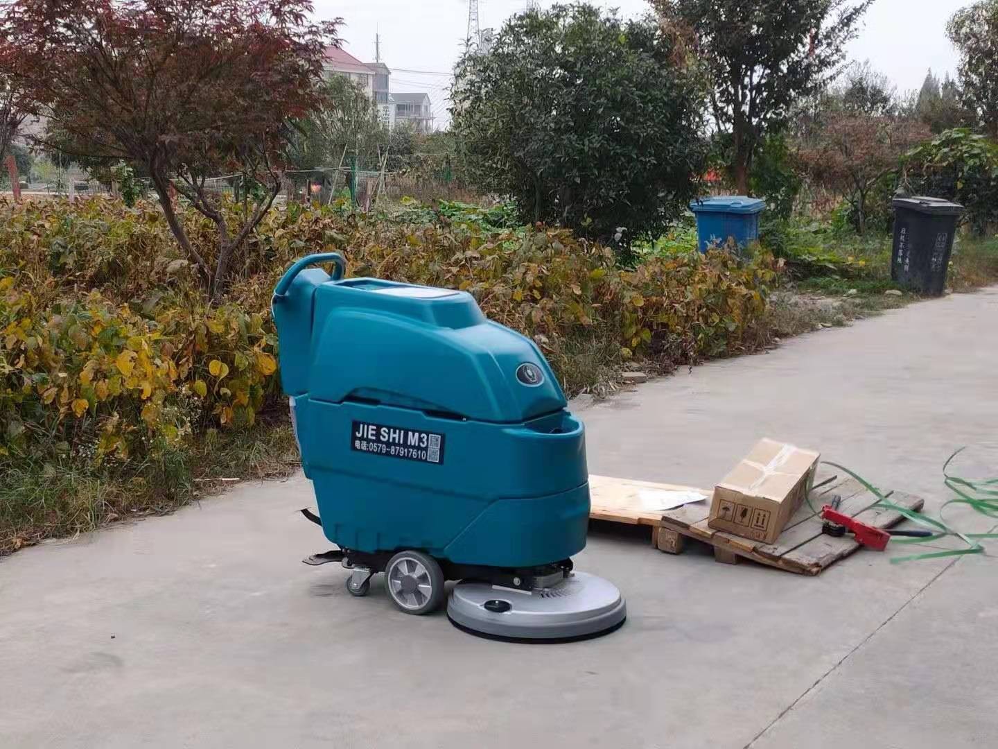 M3手推式电瓶洗地机_手推式洗地吸干机