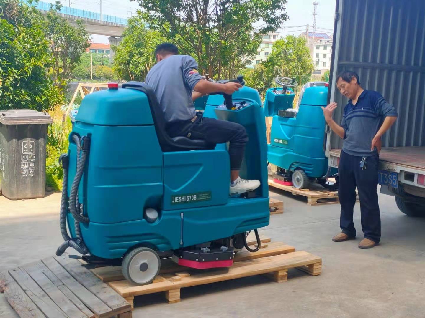 洁士S70B大型双刷驾驶式洗地机